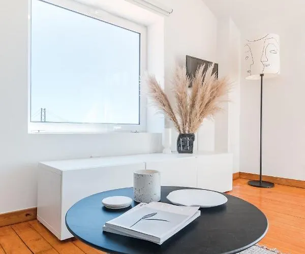 Casa Boma - Unique With Private Balcony And Panoramic Bridge View - Alcantara Iv リスボン