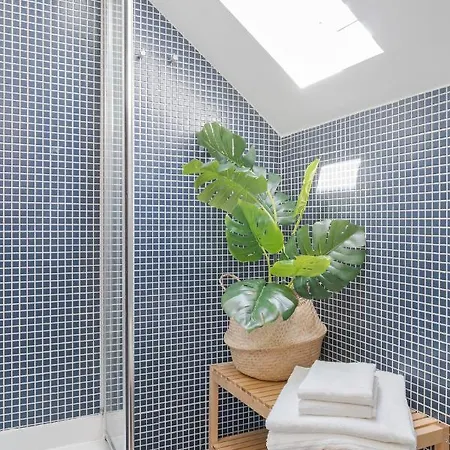 아파트 Casa Boma - Unique With Private Balcony And Panoramic Bridge View - Alcantara Iv 리스본